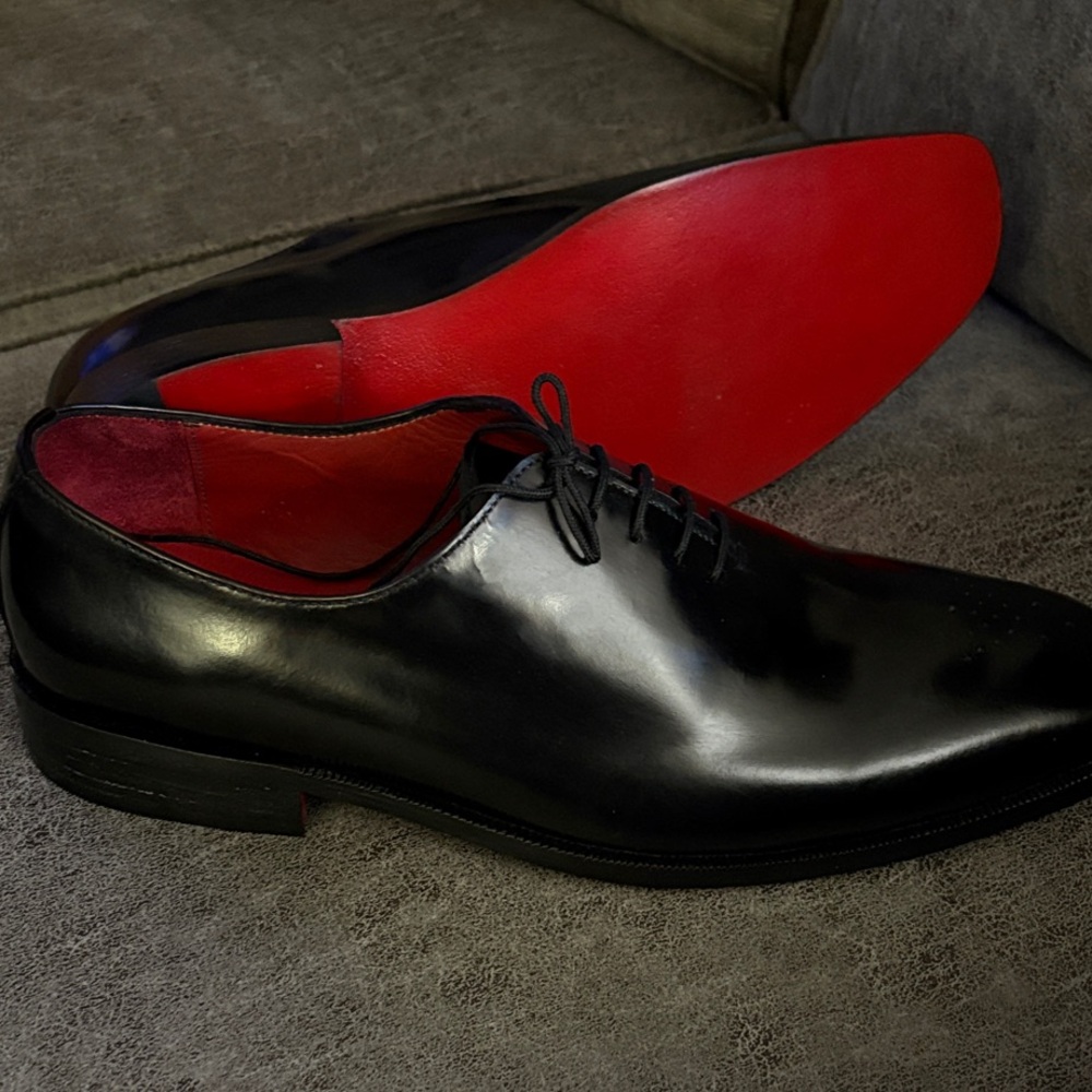Elegant Black Leather Men's Shoes with Red Sole